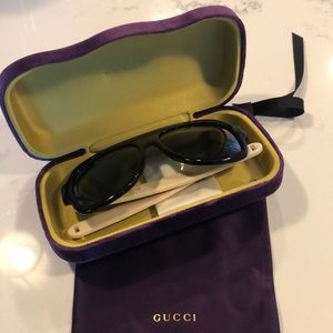 Men’s Gucci Aviators sunglasses with logo arms
